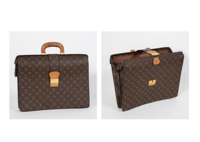Louis VUITTON, Oural 


Porte-documents en...