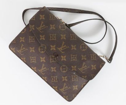 LOUIS VUITTON

Pochette double rabat.


Toile...