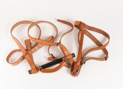 LOUIS VUITTON


Porte-couverture à une poignée...