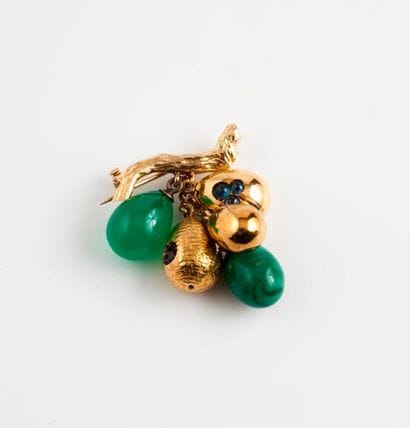 Petite broche en or jaune (750) figurant...