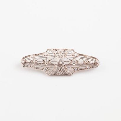 Broche oblongue en filins de platine (850)...