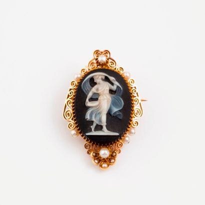 Broche pendentif, porte-souvenir, en or jaune...