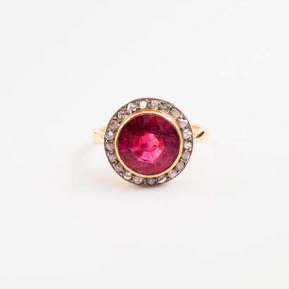 Bague en ors jaune et gris (750) ornée d'une...