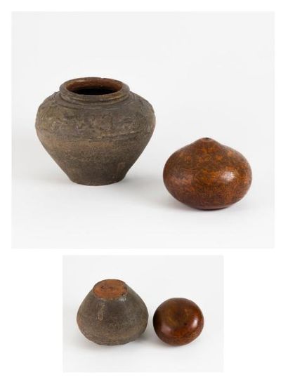 IRAN


- Vase de forme toupie en terre émaillée...