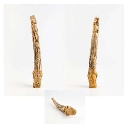 Chine, XIXème siècle.


Bois de cervidé sculpté...