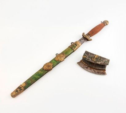 CHINE


Glaive miniature, formant coupe-papier.

Fusée...