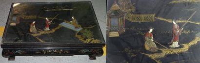 CHINE


Table basse quadripode en bois laqué...