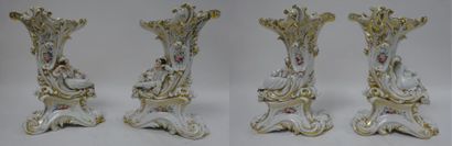PARIS


Paire de vases en porcelaine blanche...