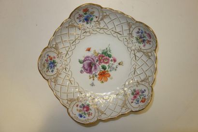MEISSEN


Coupe en porcelaine à décor polychrome...