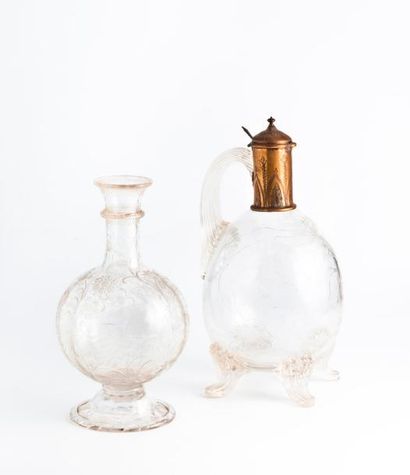 Carafon à liqueur en verre incolore à panse...