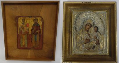 Deux icônes religieuses : 

- L'une avec...