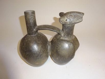 PÉROU


Deux vases en céramique noir graphite,...