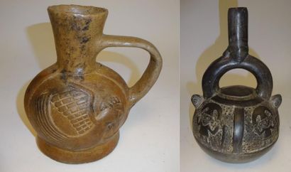 PÉROU

- Vase de forme lenticulaire en céramique...