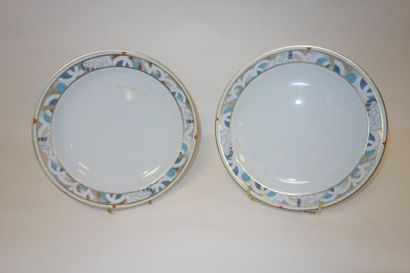 BERNARDAUD, Limoges


Deux grandes assiettes...