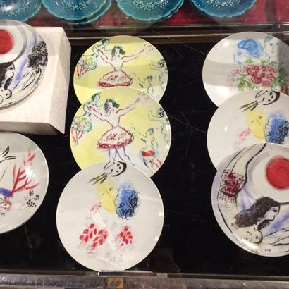 BERNARDAUD, Limoges


Suite de 9 assiettes...