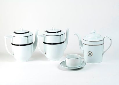 BERNARDAUD, Limoges


Deux théières, modèle...