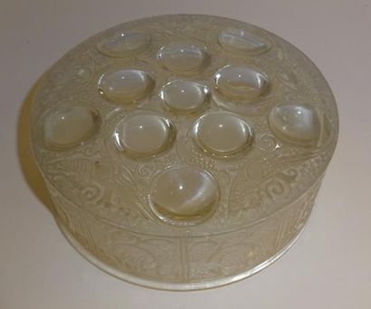 LALIQUE France,


Roger ou Faisans et cabochons

Boîte...