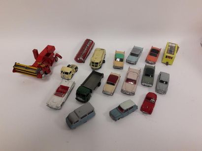 DINKY TOYS

Lot de 17 pièces : petites voitures,...