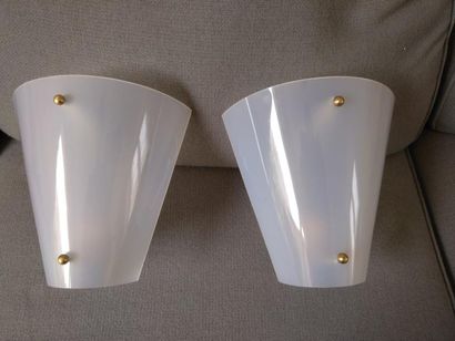 
Lot de deux paires d’appliques.

Travail...