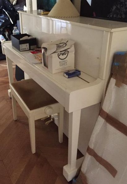 KAWAI

Piano droit laqué blanc et tabour...