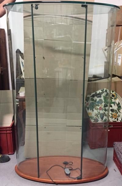Vitrine d'exposition de section ovale en...