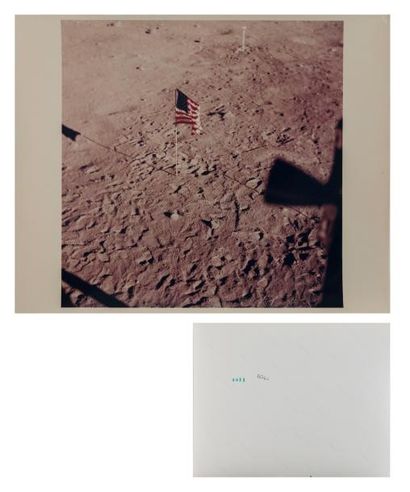 NASA, Apollo 11

Vue du drapeau américain...