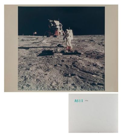 NASA, Apollo 11

Buzz Aldrin manipulant le...