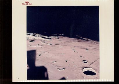 NASA, Apollo 11. 

Reflet du module lunaire,...