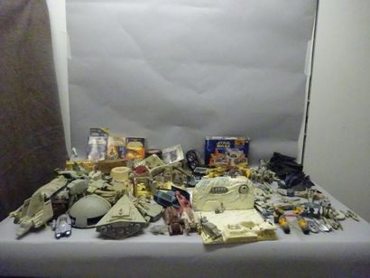 [3] STAR WARS

Lot d'environ 40 pieces de...