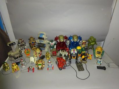 [28] ROBOTS

Lot de 30 Robots.

Etat d'usage...