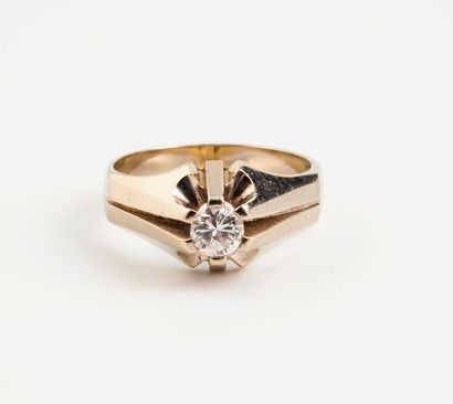 Bague en or gris (750) ornée d'un diamant...