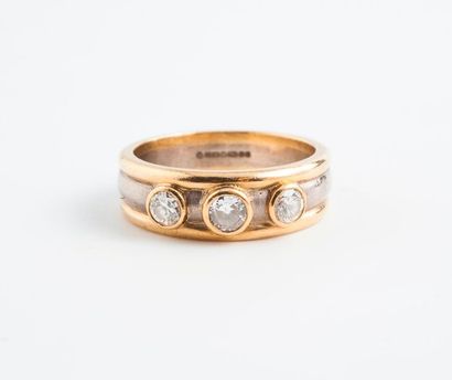 Bague jonc en ors jaune et gris (750) ornée...