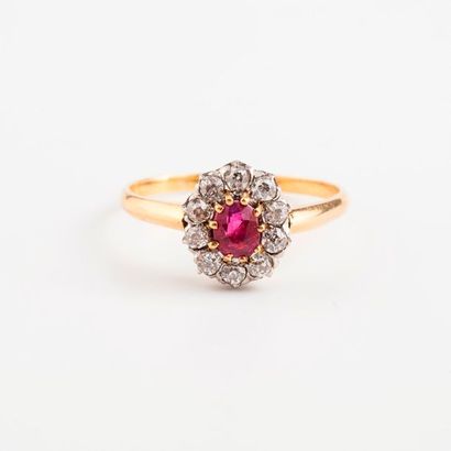 Bague marguerite en or jaune (750) et platine...