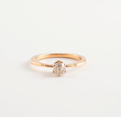 Bague solitaire en or jaune (750) serti d'un...