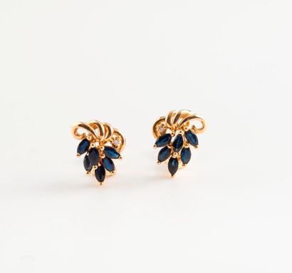 Paire de boucle d'oreille en or jaune (750)...