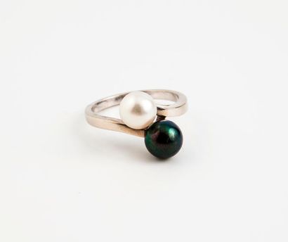 Bague toi et moi en or gris (750) ornée de...