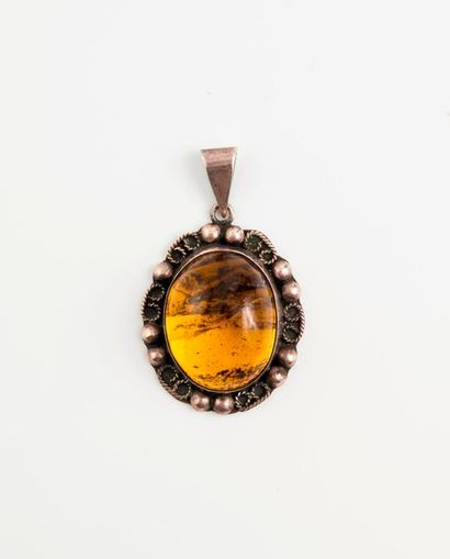 Pendentif en argent (min. 800) orné d'un...