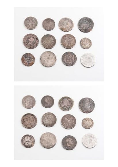 Ensemble de 12 pièces en argent du XVIIIème...