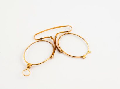 Pince-nez à monture en or jaune (750) 

Poids...