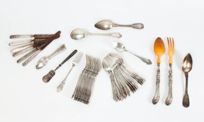 Lot de couverts en argent (950) :

- Une...
