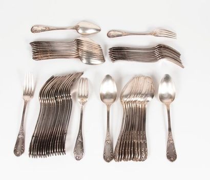 Partie de ménagère en argent (950) à décor...