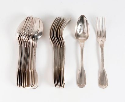 Quatre cuillères et trois fourchettes de...