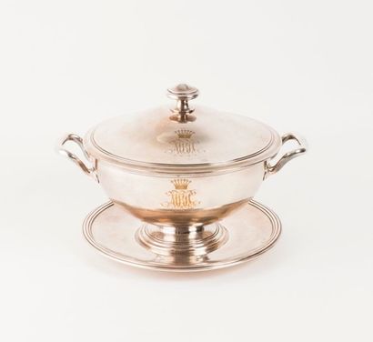 CHRISTOFLE


Soupière et son plat présentoir...