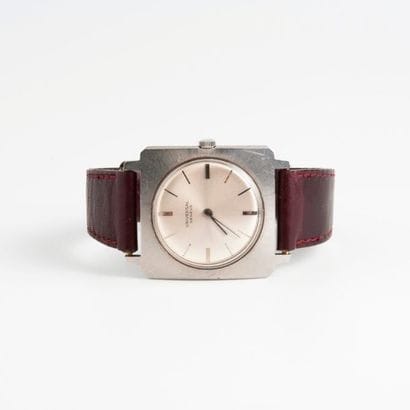 UNIVERSAL GENEVE


Montre bracelet d'homme....