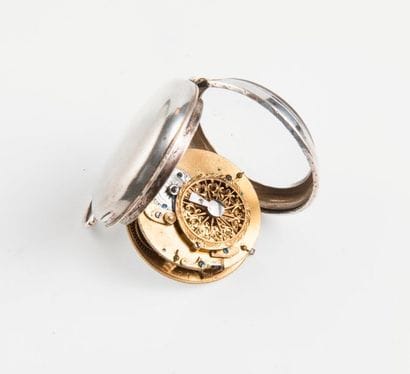 Montre de gousset en argent (min.800).

Couvercle...