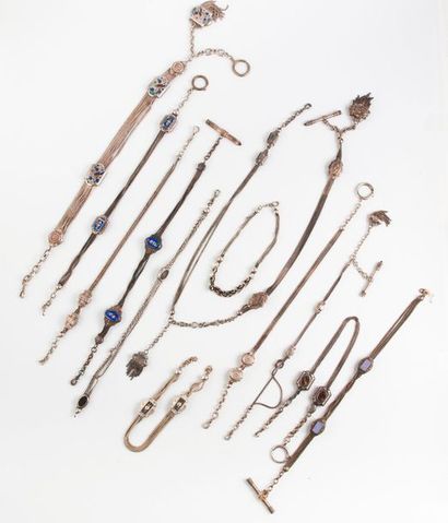 Lot de neuf chaînes de montres en argent...