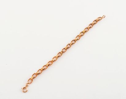 Bracelet en or jaune (750) à maille forçat...