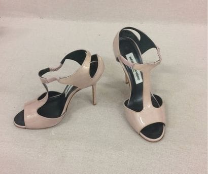 MANOLO BLAHNIK


Paire de sandales façon...
