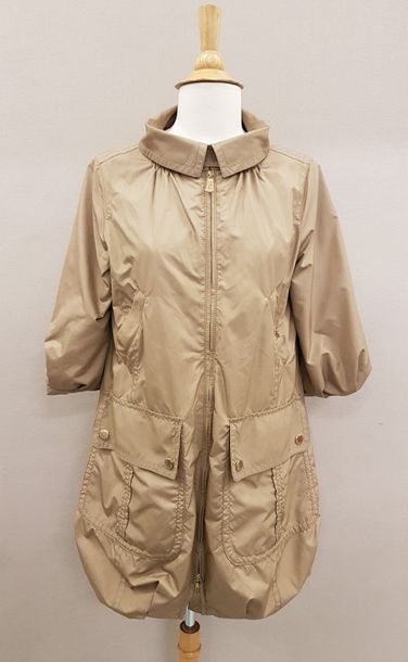 RED VALENTINO


Imperméable mi-long beige...