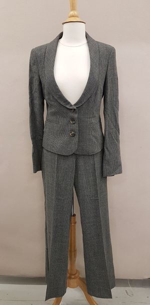 RED VALENTINO


Tailleur pantalon façon smoking...